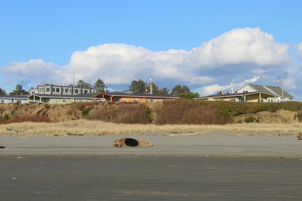 Quels sont les équipements nécessaires pour un camping en région de forêt subtropicale en été?